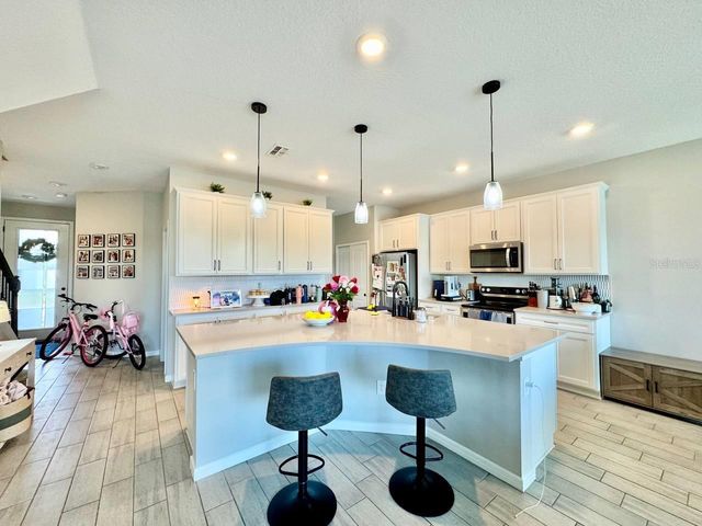 11281 BEACH WALK WAY NE, St Petersburg, FL 33716