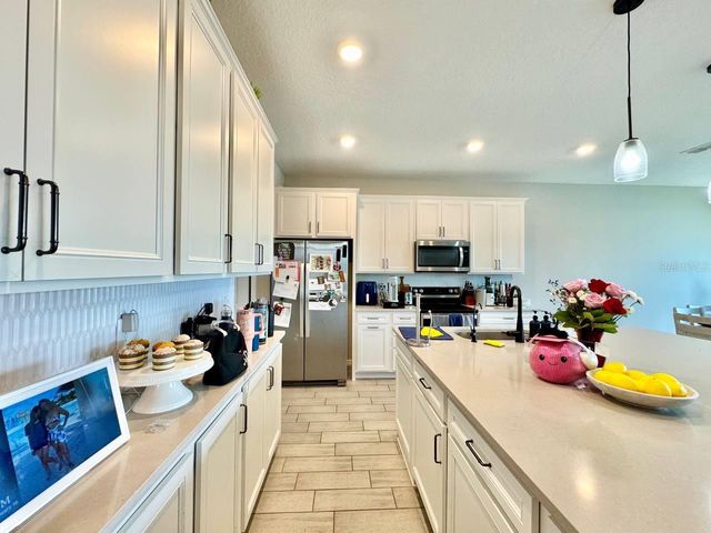 11281 BEACH WALK WAY NE, St Petersburg, FL 33716