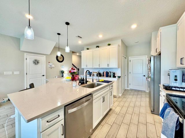 11281 BEACH WALK WAY NE, St Petersburg, FL 33716