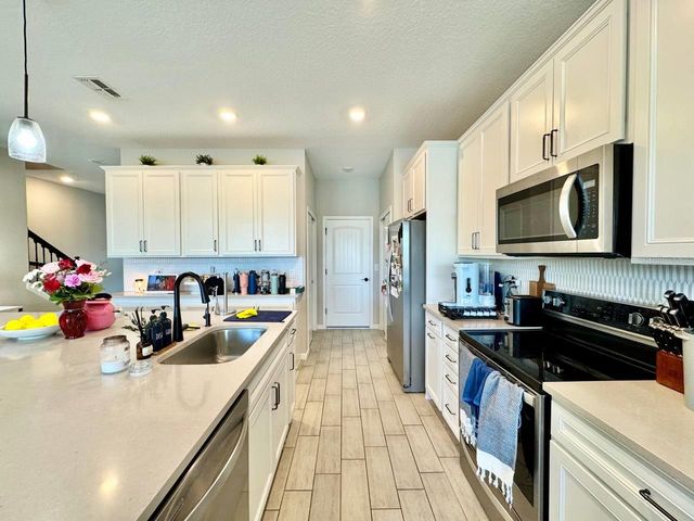 11281 BEACH WALK WAY NE, St Petersburg, FL 33716