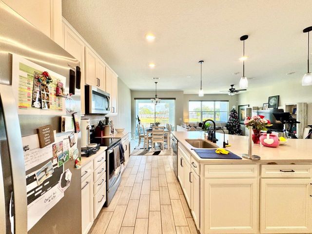 11281 BEACH WALK WAY NE, St Petersburg, FL 33716