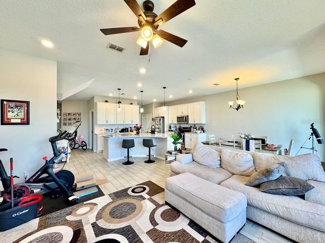 11281 BEACH WALK WAY NE, St Petersburg, FL 33716