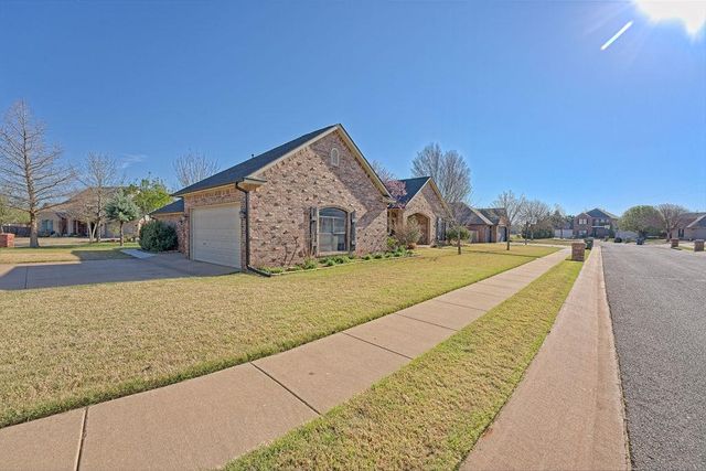 1825 Tall Grass Court, Edmond, OK 73012
