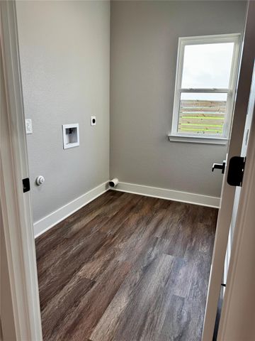 1099 White Tail CV, Lexington, TX 78947