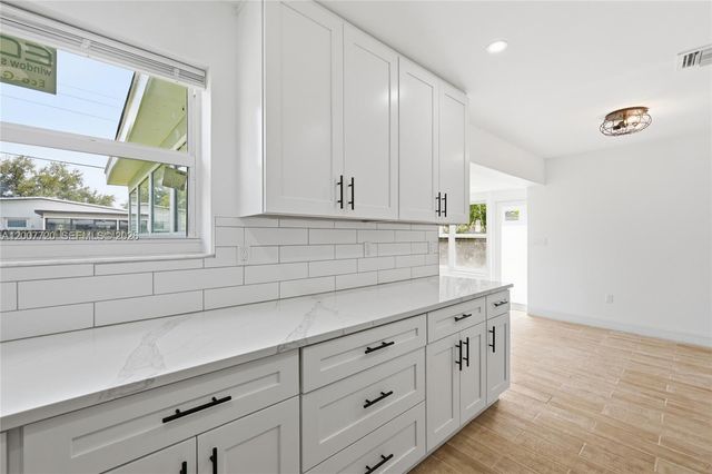 6900 NW 14th St, Plantation, FL 33313