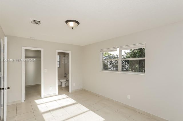 18931 NW 33rd Pl, Miami Gardens, FL 33056