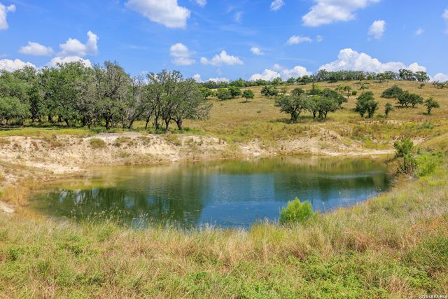 189 Fallen Acorn, Blanco, TX 78606