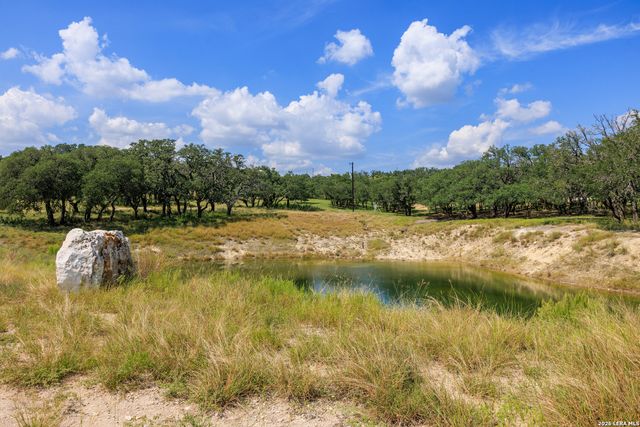 189 Fallen Acorn, Blanco, TX 78606