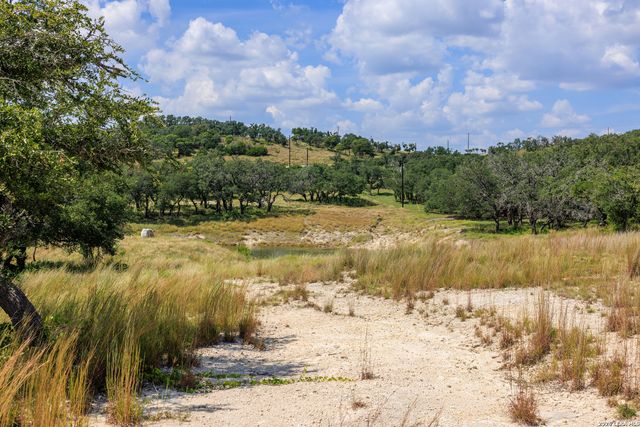 189 Fallen Acorn, Blanco, TX 78606