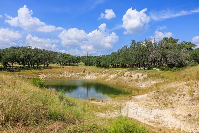 189 Fallen Acorn, Blanco, TX 78606