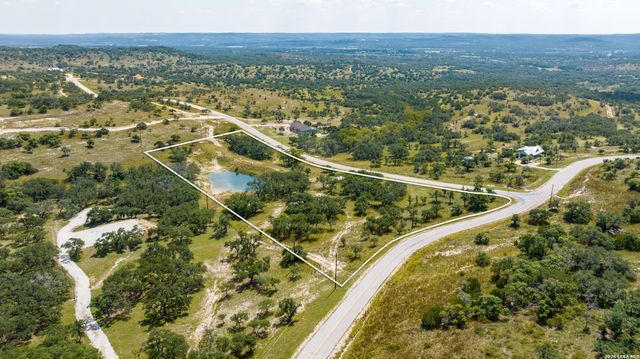 189 Fallen Acorn, Blanco, TX 78606