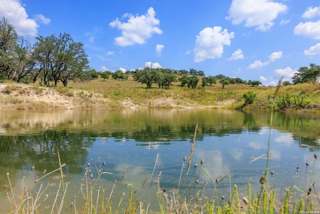 189 Fallen Acorn, Blanco, TX 78606