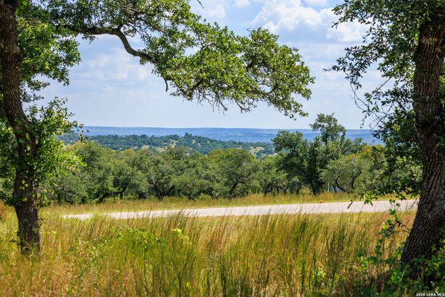 189 Fallen Acorn, Blanco, TX 78606
