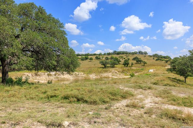 189 Fallen Acorn, Blanco, TX 78606