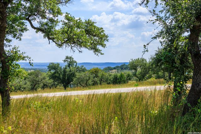 189 Fallen Acorn, Blanco, TX 78606