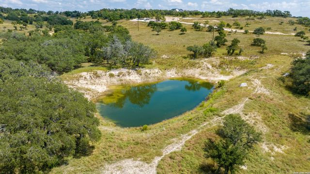 189 Fallen Acorn, Blanco, TX 78606