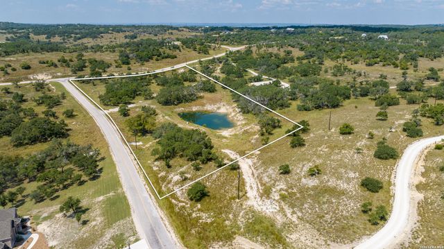 189 Fallen Acorn, Blanco, TX 78606