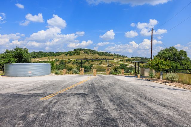189 Fallen Acorn, Blanco, TX 78606