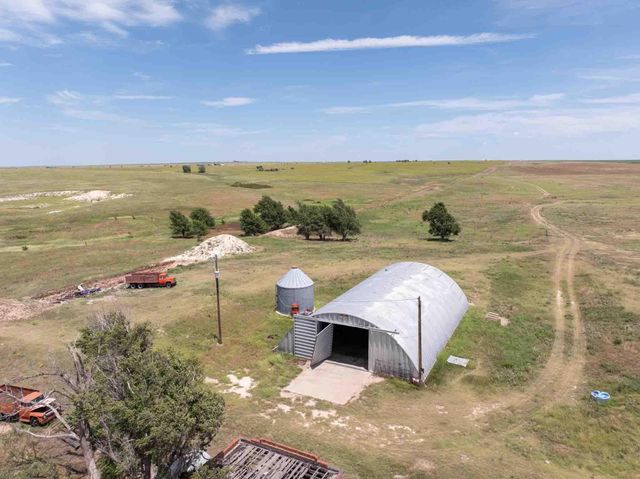 Bourquin Cattle 317 Ac, Follett, TX 79034