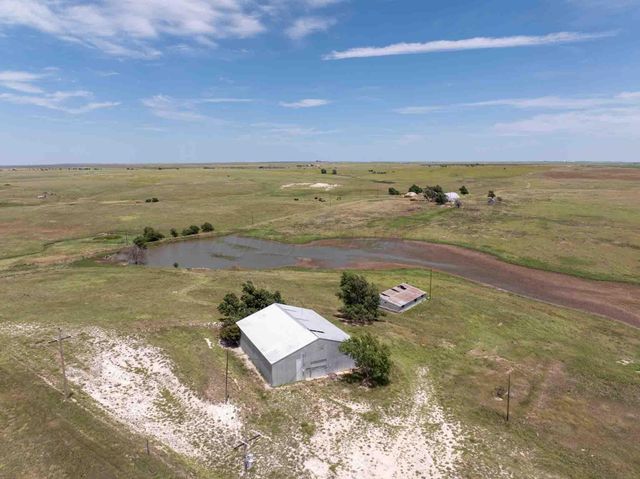 Bourquin Cattle 317 Ac, Follett, TX 79034