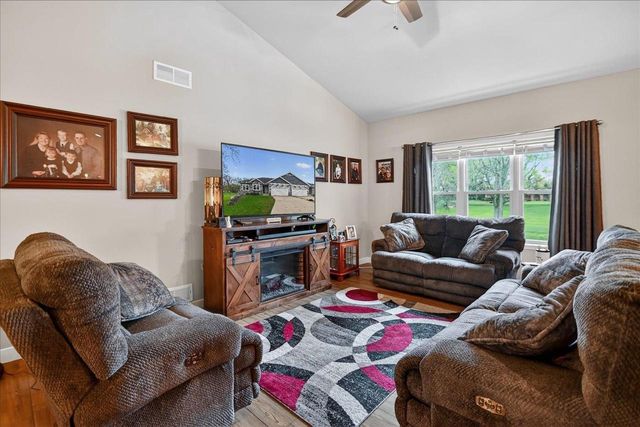 4555 Golf Drive, Windsor, WI 53598