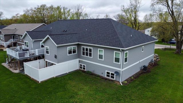 4555 Golf Drive, Windsor, WI 53598