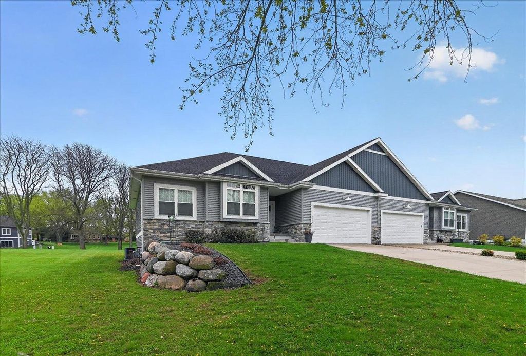 4555 Golf Drive, Windsor, WI 53598