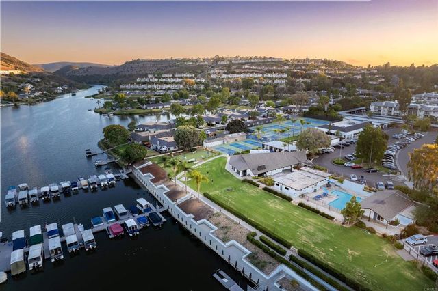 1499 La Linda Drive, San Marcos, CA 92078