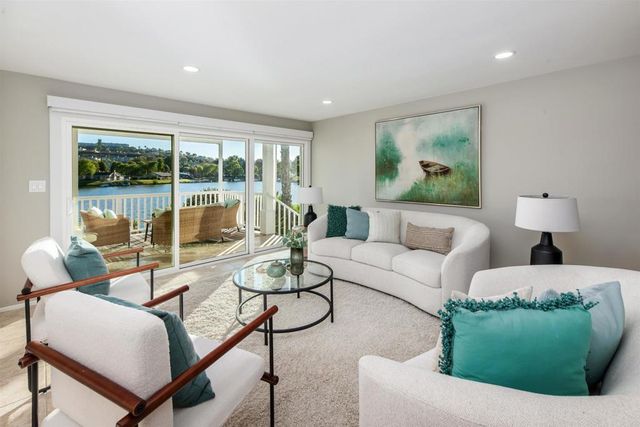 1499 La Linda Drive, San Marcos, CA 92078