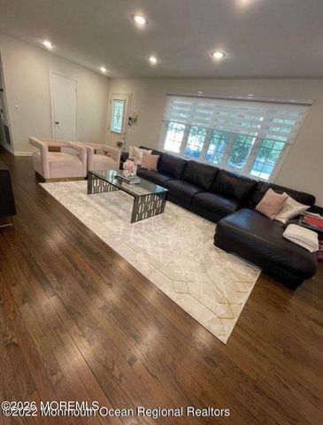 6 Teabury Lane, Oakhurst, NJ 07755