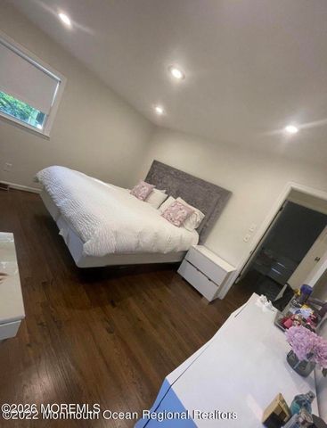 6 Teabury Lane, Oakhurst, NJ 07755