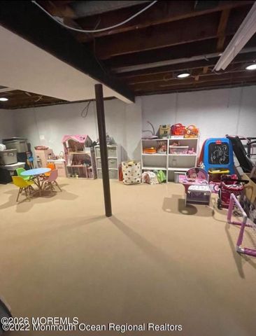 6 Teabury Lane, Oakhurst, NJ 07755