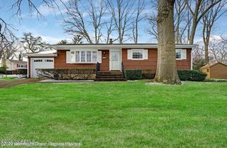 6 Teabury Lane, Oakhurst, NJ 07755