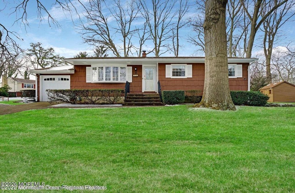 6 Teabury Lane, Oakhurst, NJ 07755