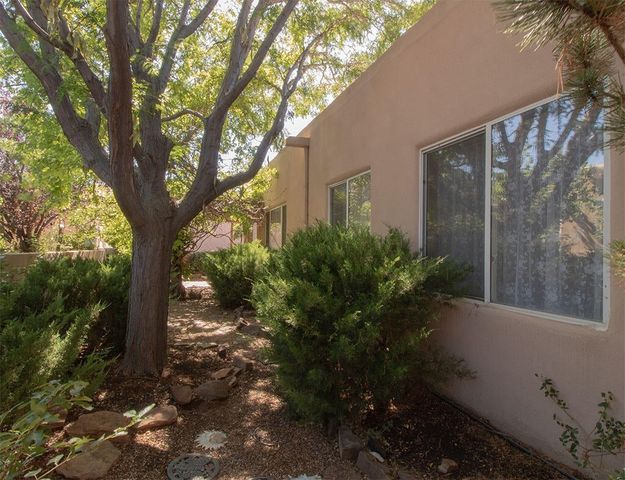 3 Broken Rock Place, Santa Fe, NM 87508