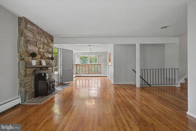 918 RIDLEY CREEK DR, Media, PA 19063
