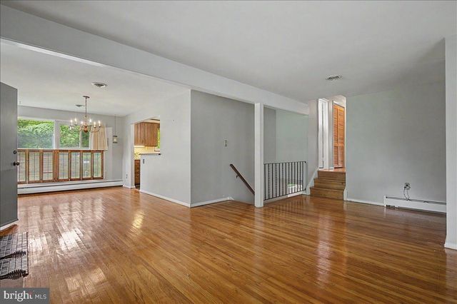 918 RIDLEY CREEK DR, Media, PA 19063