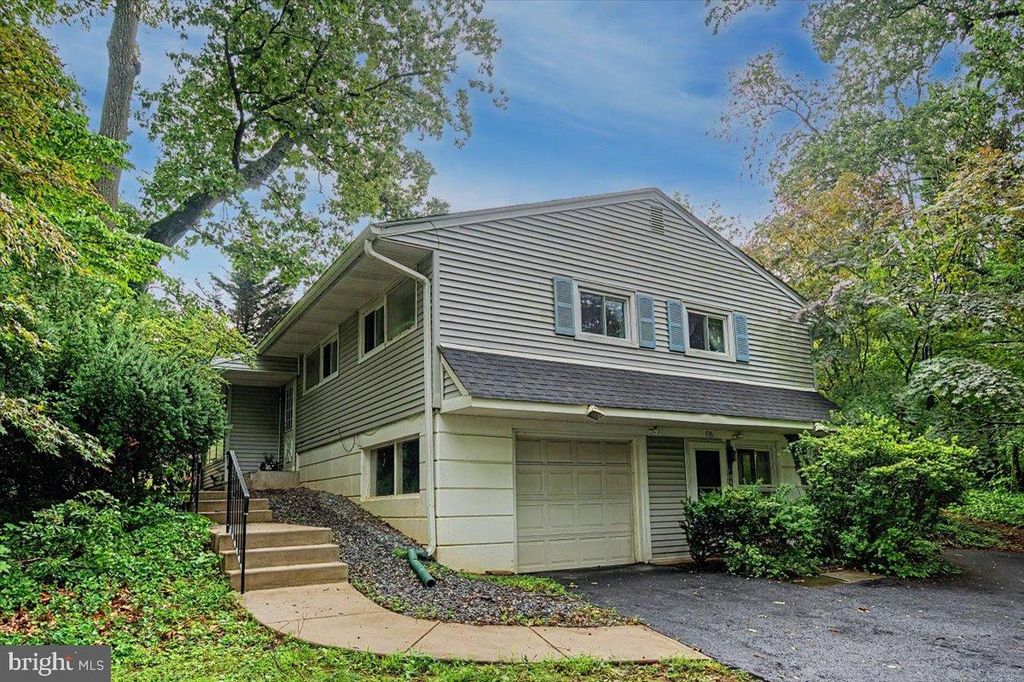 918 RIDLEY CREEK DR, Media, PA 19063