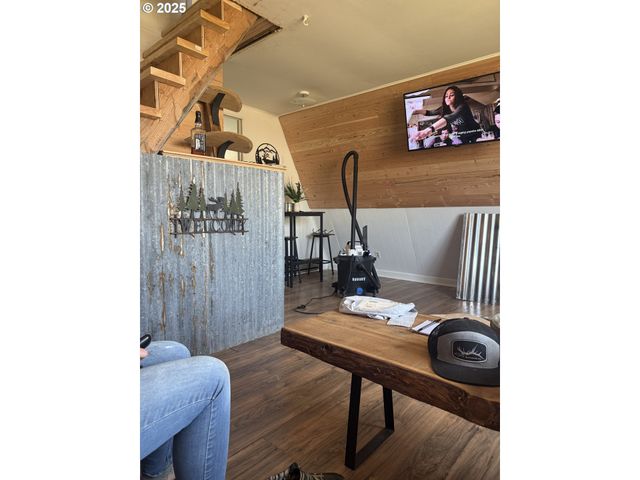 112 E State St, Ukiah, OR 97880