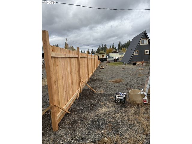 112 E State St, Ukiah, OR 97880