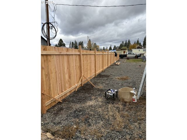 112 E State St, Ukiah, OR 97880