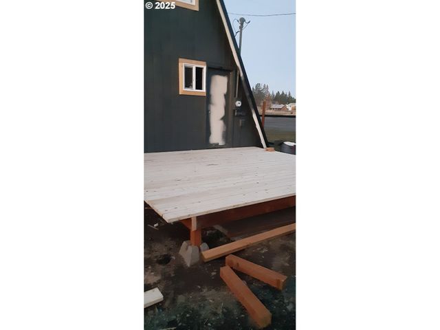 112 E State St, Ukiah, OR 97880