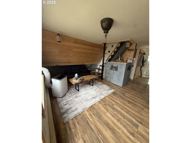 112 E State St, Ukiah, OR 97880