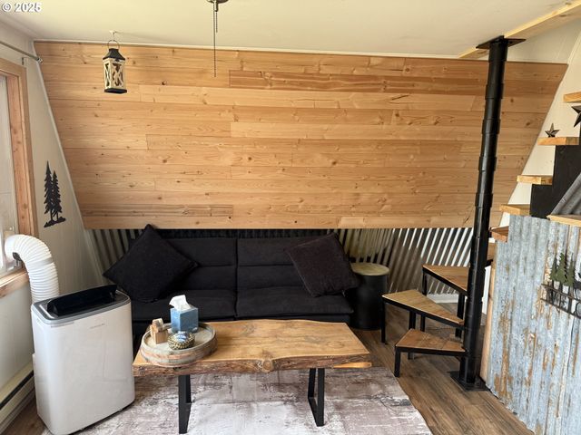 112 E State St, Ukiah, OR 97880