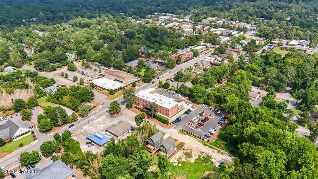 160 S Leak Street, Southern Pines, NC 28387