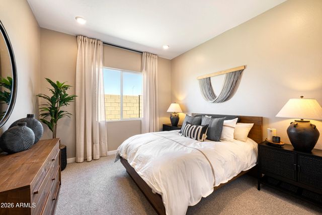 686 W TREASURE Trail, Apache Junction, AZ 85120