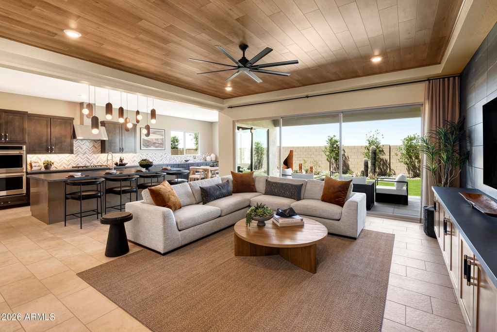 Image 2 of property listing at 686 W TREASURE Trail, Apache Junction, AZ 85120