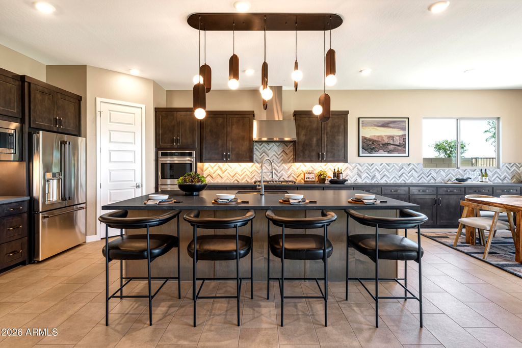 Image 3 of property listing at 686 W TREASURE Trail, Apache Junction, AZ 85120