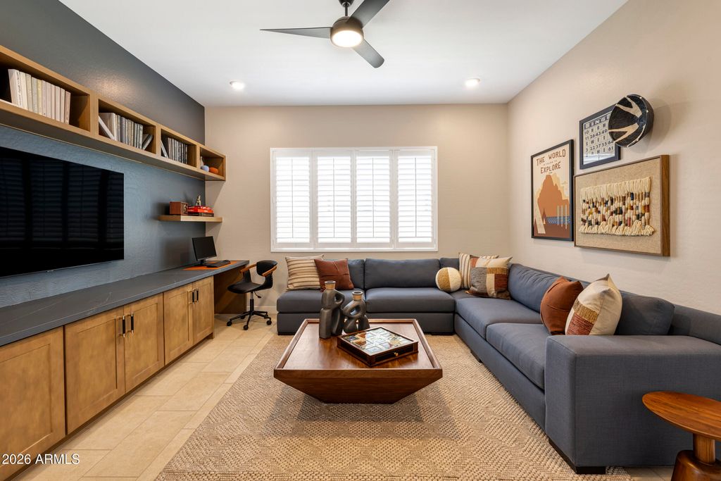 Image 9 of property listing at 686 W TREASURE Trail, Apache Junction, AZ 85120