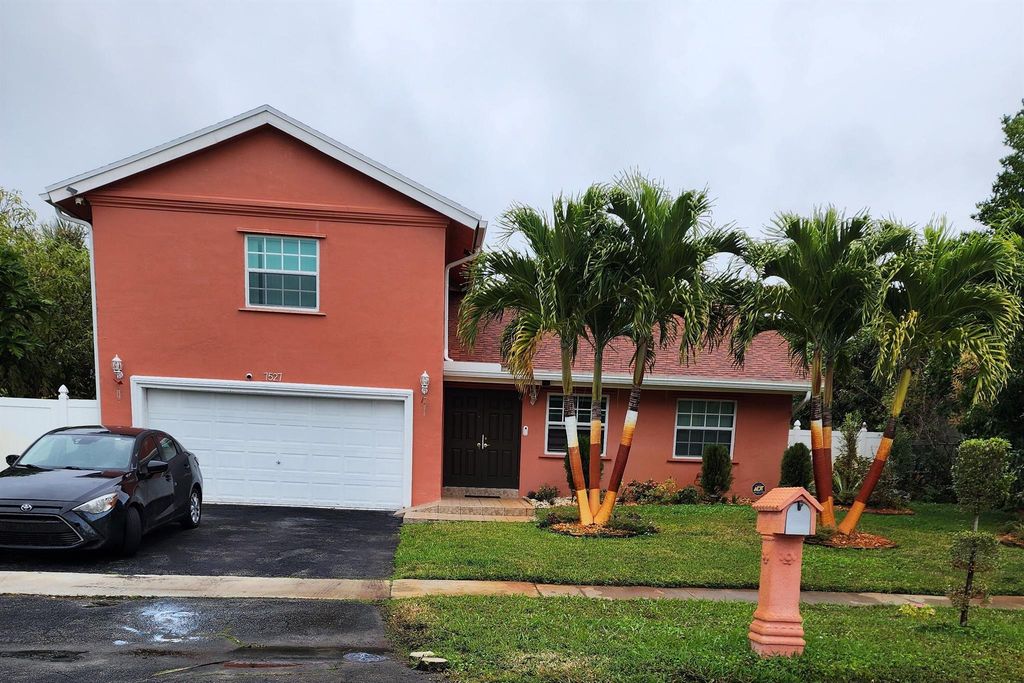 7527 SW 7th Court, North Lauderdale, FL 33068
